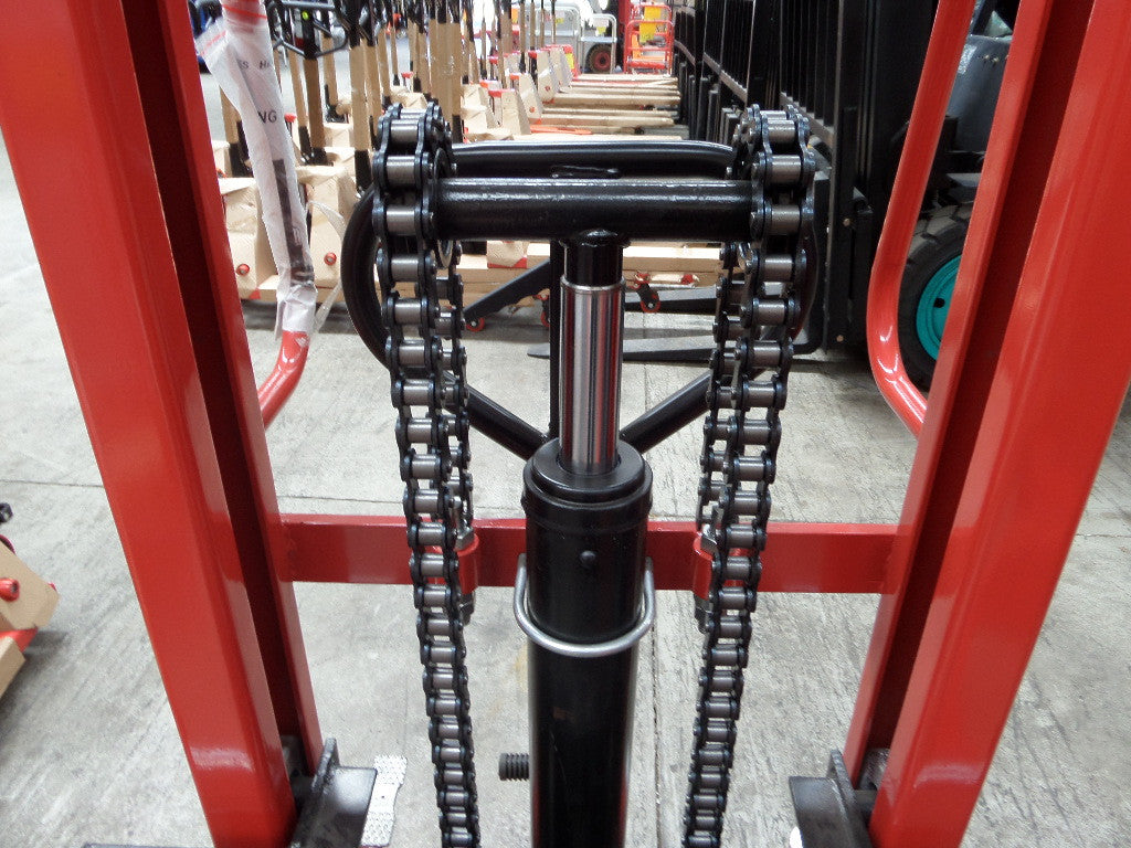 S15W Manual Straddle Stacker 1.5Ton/1.6m
